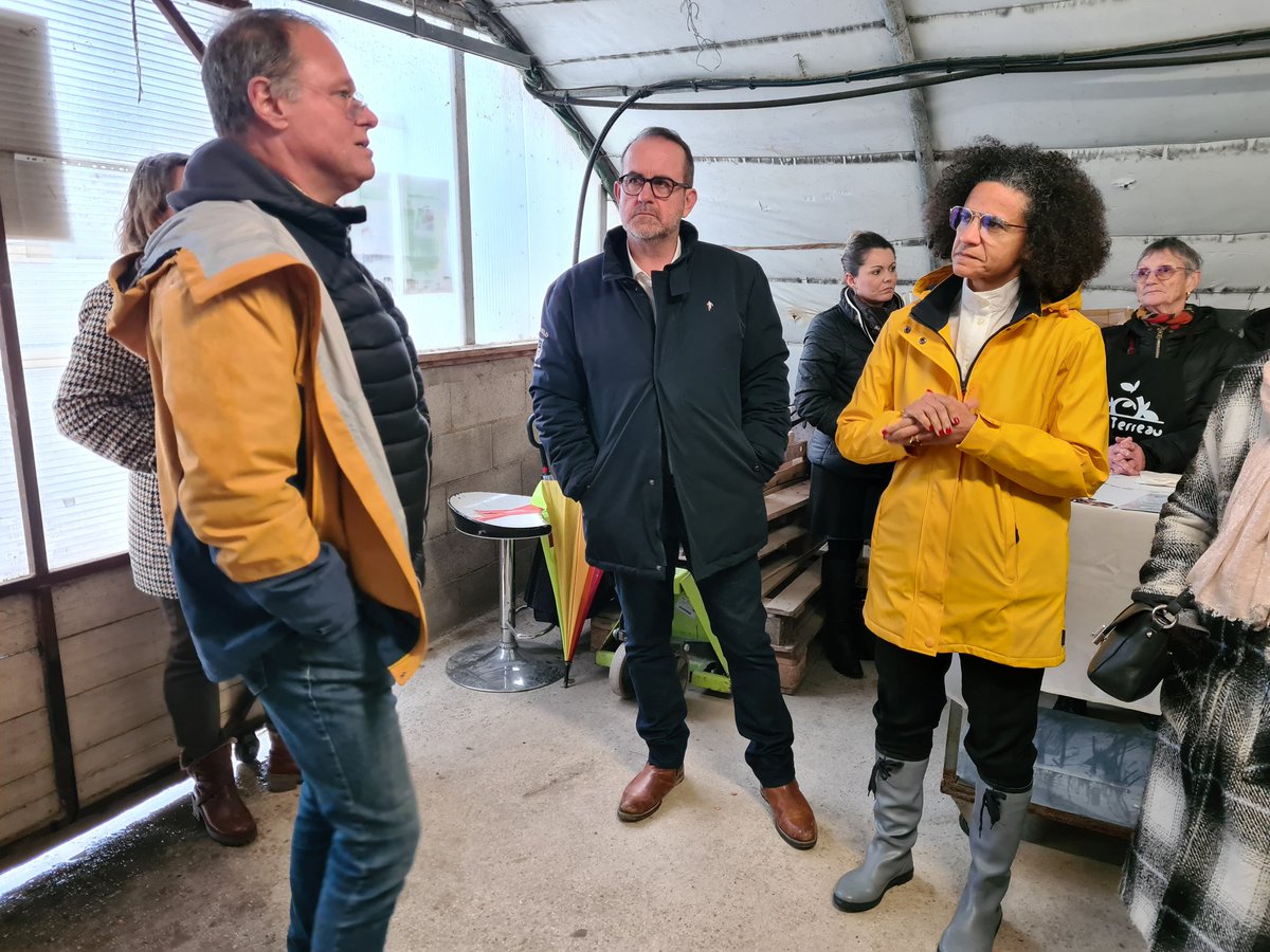 wilfried_faure's tweet photo. Visite ce jour de l'atelier d'insertion Le Terreau à  Cruas(07), en présence de Me. Elizeon , #Prefet07, et de M.Solignac, député de Privas. Centrée sur des activités de maraîchage,cette structure, assure 60% de retours à l'emploi pour 24 Etp,mais aussi 900 paniers solidaires. https://t.co/zEFMoL07ED