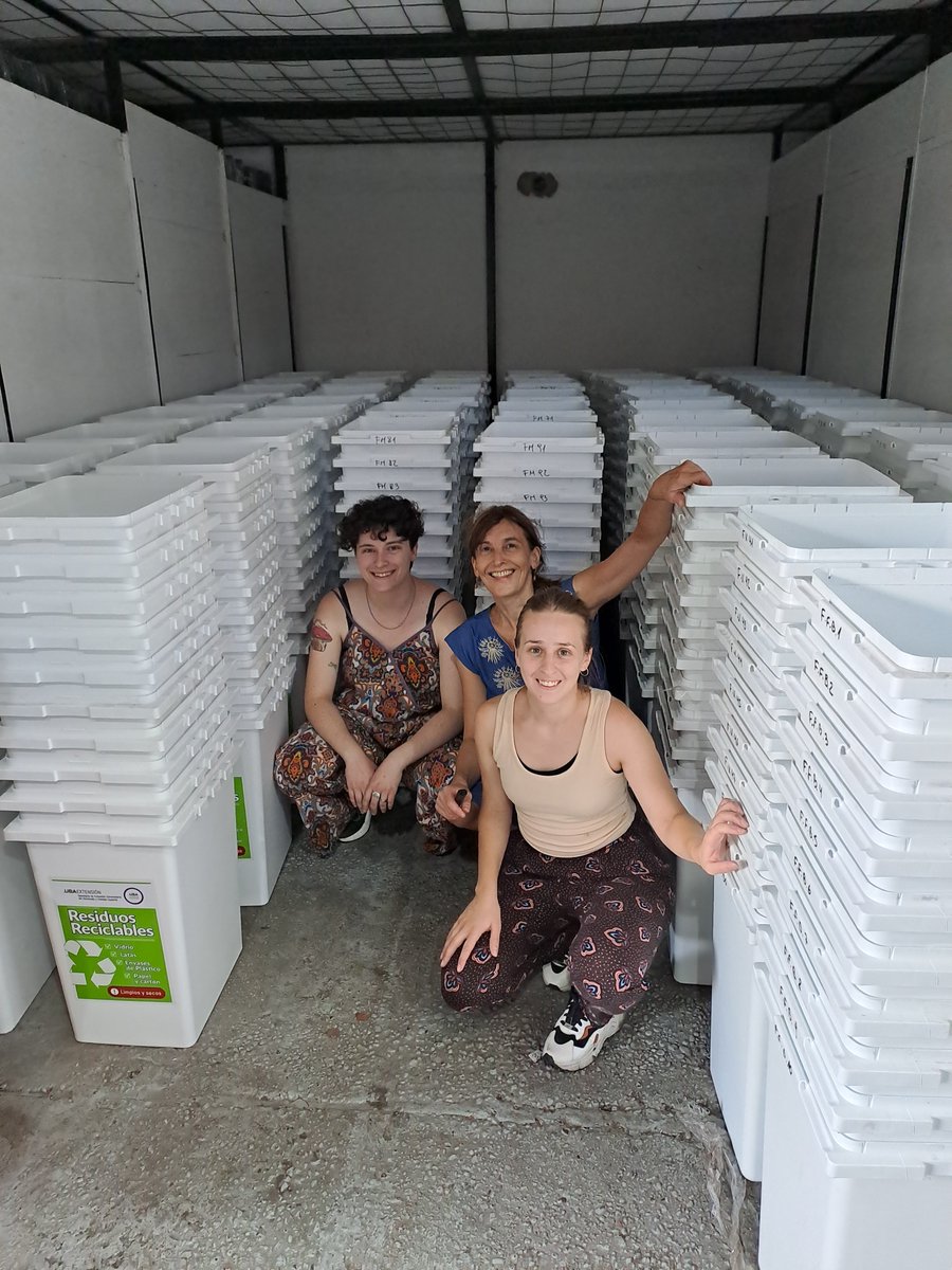 UbaVerde's tweet photo. Desde la Secretaria de Extensión Universitaria se realizó la compra de 500 juegos de tachos a la empresa Colombraro. Los mismos serán distribuidos por el Programa UBA Verde, para la separación de residuos en origen, dentro de los edificios de la Universidad de Buenos Aires. 🚮♻️ https://t.co/RUlJkk2jVE