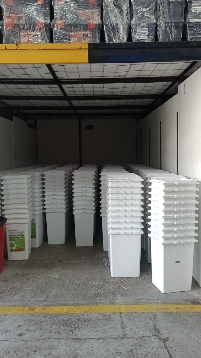 UbaVerde's tweet photo. Desde la Secretaria de Extensión Universitaria se realizó la compra de 500 juegos de tachos a la empresa Colombraro. Los mismos serán distribuidos por el Programa UBA Verde, para la separación de residuos en origen, dentro de los edificios de la Universidad de Buenos Aires. 🚮♻️ https://t.co/RUlJkk2jVE