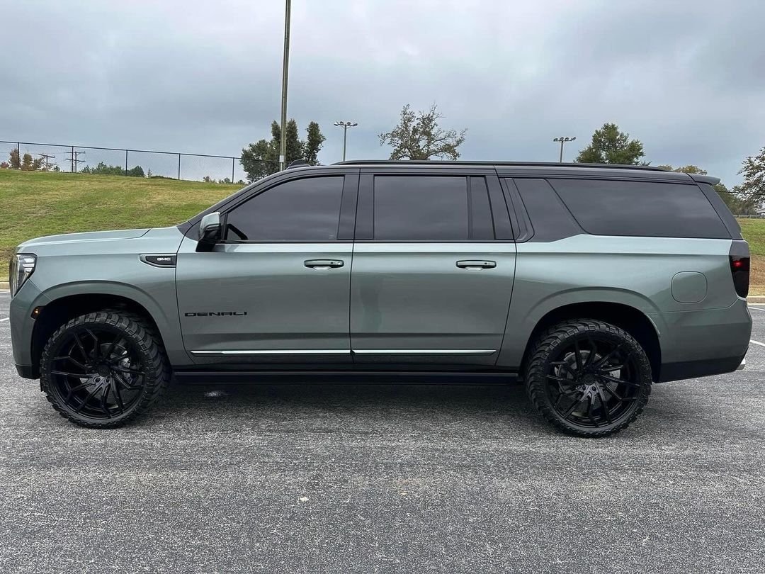 jarieszackb's tweet photo. Friday Vibes 💯
Incredible GMC Yukon Denali by @jct_jordan 😎
Swipe left... 
▪️▪️▪️
Photo credits: @jct_jordan
.
.
#jarieszackb #gmc #gmcyukon #denali #v8 #4wd #carspotted #luxurycars #luxurysuv #offroad #4x4  #wheels https://t.co/8528oxFDJs