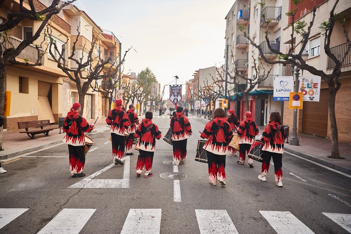 DiablesHospi's tweet photo. 🔥La nostra pàgina web està en manteniment, però aviat podreu trobar la notícia i més imatges de la tabalada. Al nostre TikTok @diableshopsitalet podreu trobar un videoresum del que va ser aquesta actuació! https://t.co/tceEgBBJzY