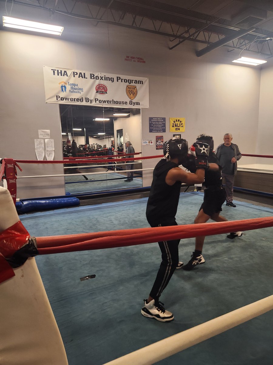 PALtampa's tweet photo. Two of the PAL Boxing program kids getting in some work at Powerhouse gym! Putting in the time to get themselves fit and staying positive. https://t.co/taUCOcmCfE