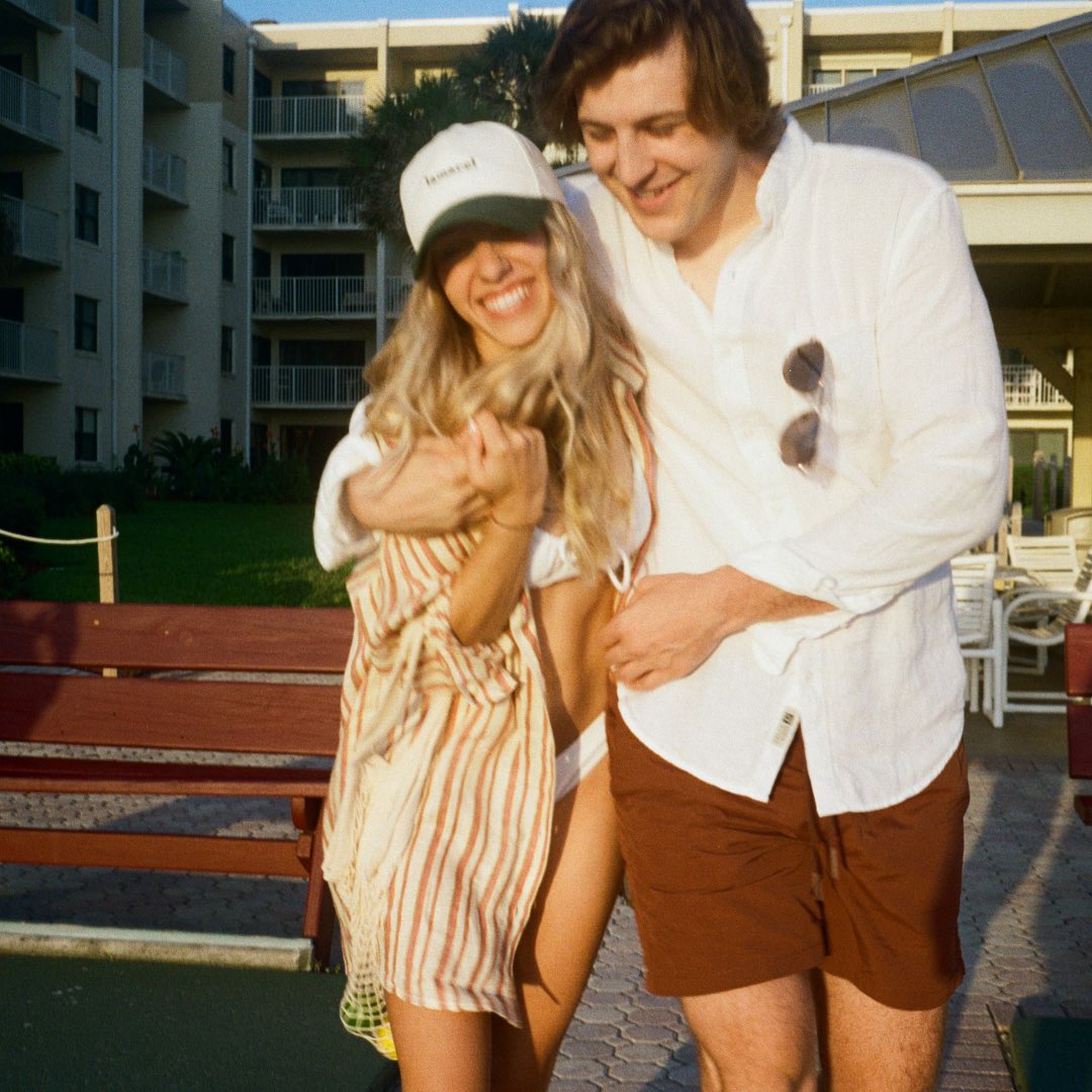 perfect portrait of young love, out now 🧡

bfan.link/perfect-portra…