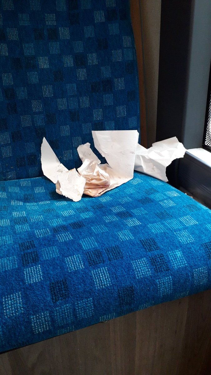 SoulSista0323's tweet image. @TfL , maybe you shouldn't have bothered to bring in new buses.☹
#bus417 to Clapham Common
#dirty_passengers