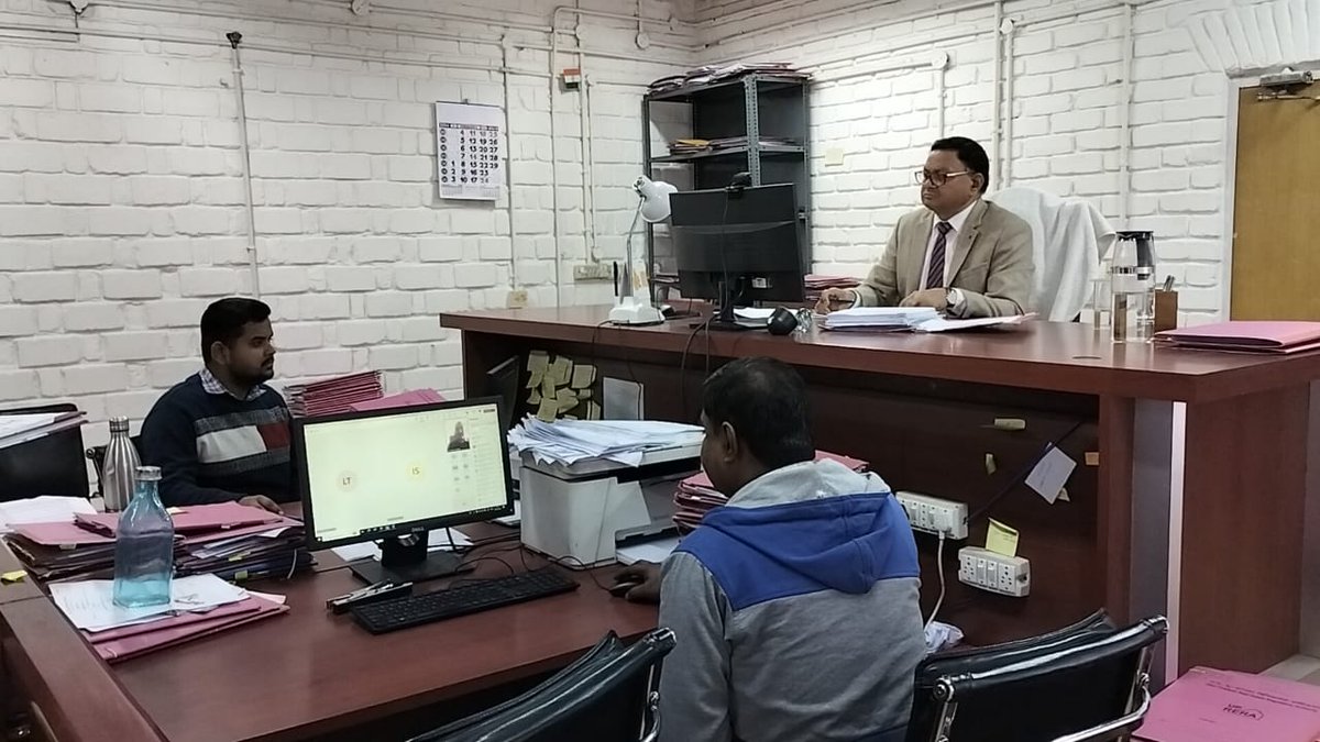 UPRERAofficial's tweet image. उ.प्र. रेरा के मा. न्यायनिर्णायक अधिकारी श्री हरीश त्रिपाठी द्वारा रूल 24 के अंतर्गत वर्चुअल सुनवाई में आवंटियों व प्रोमोटर के मध्य &apos;यूनिट का कब्जा&apos; की शिकायतों की सुनवाई की गई।
#UPRERA #possession #orderexecution #settlement #refund #ecourt #virtualhearing