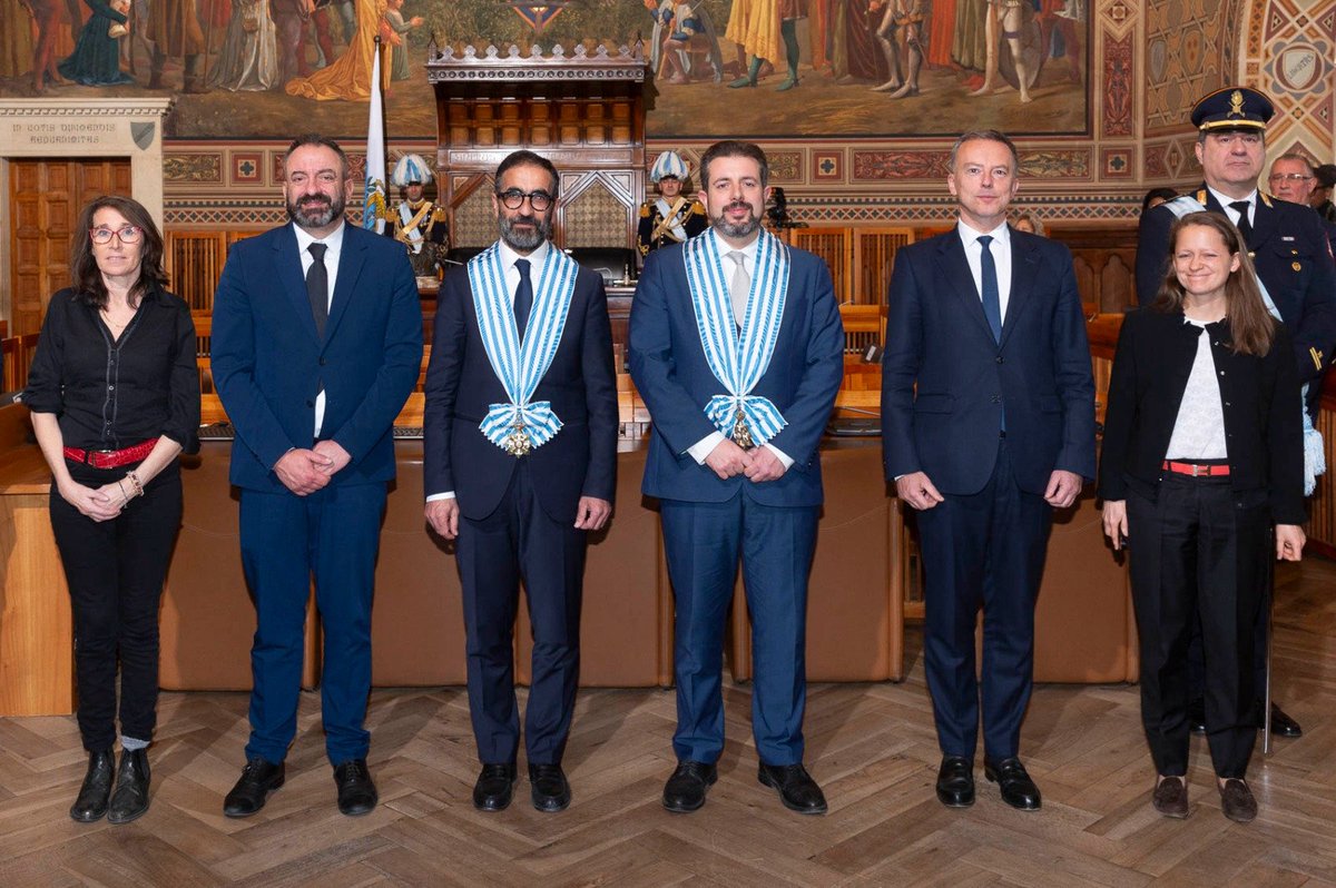 Onorato di aver presentato oggi le lettere credenziali agli Eccellentissimi Capitani Reggenti della Repubblica di San Marino, S.E. Filippo Tamagnini e S.E. Gaetano Troina.

<a href="/AffariEsteriSMR/">Segreteria di Stato per gli Affari Esteri SMR</a>
<a href="/francediplo/">France Diplomatie 🇫🇷🇪🇺</a>