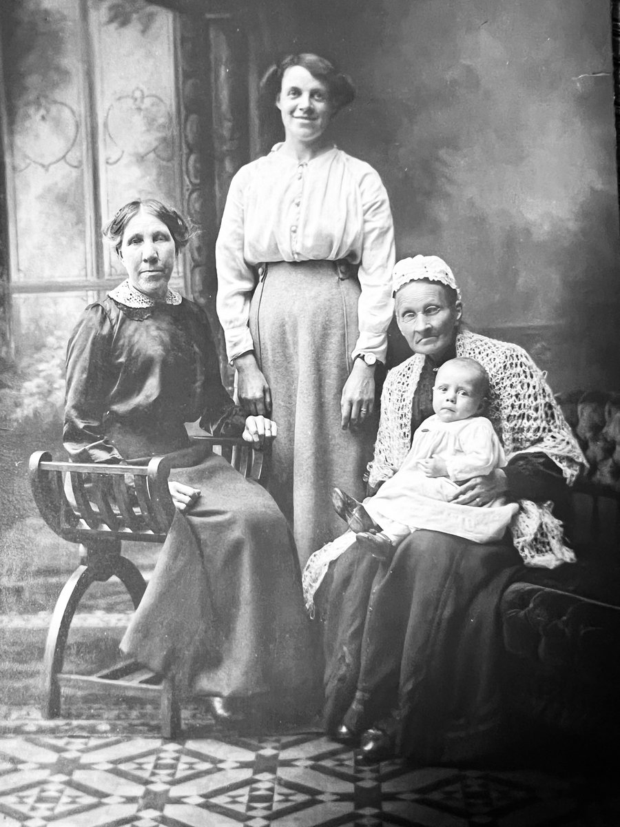My latest article explores the life and times of 'Old Mother Riley' - Agnes Stevenson Shiel (standing in pics) - a #Hawick worthy who had a weel-kent fish and chip shop in Bourtree Place. 🐟🍟 Read online via @TheHawickPaper (£1.20 sub) at goo.gl/d9YFC4, or on the app.