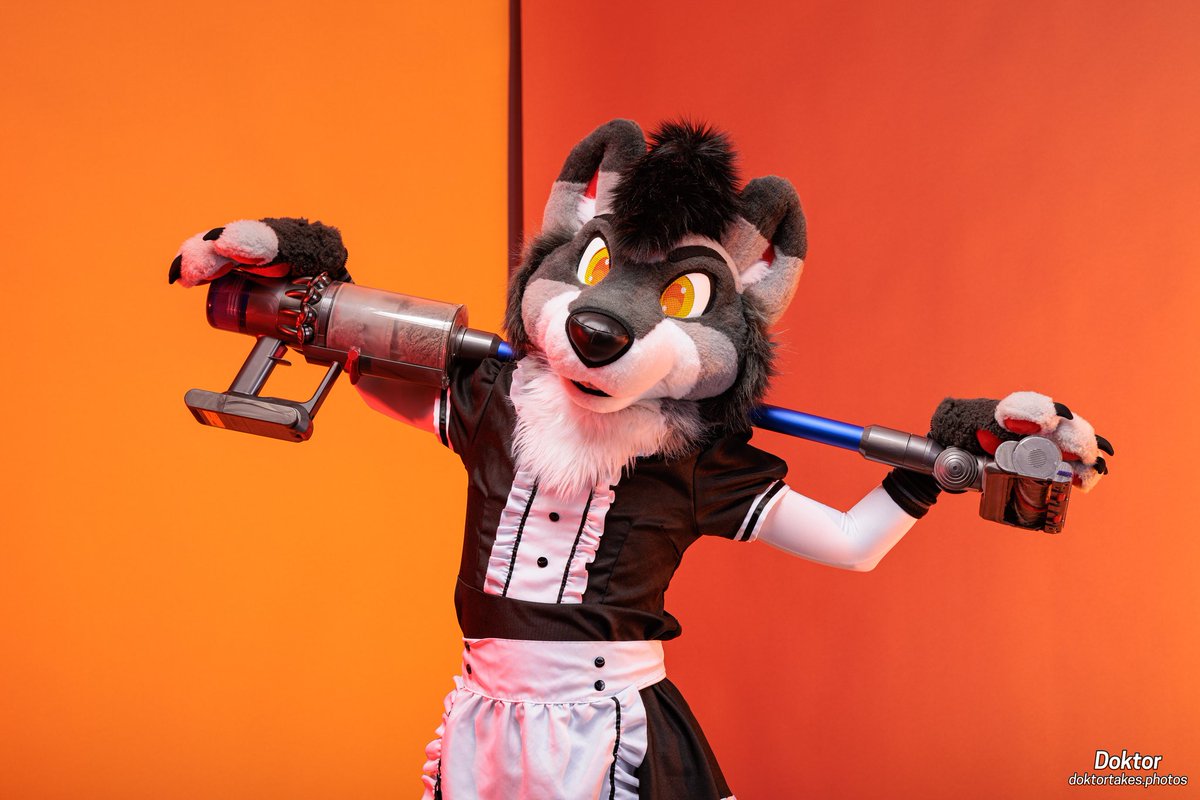 I don't have anything witty to say, just going to keep this post clean Cute racc maid #FursuitFriday #fursuit 🦝 @radpandaUK 📸 @DoktorTheHusky 🎉 @Anthro_NE 2024