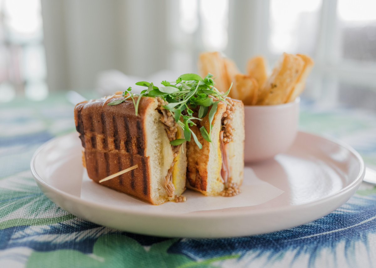 Island lunch > mainland lunch 

Stop by Four Flamingos for lunch during the weekdays: 11:30 AM - 1:30 PM 🦩🦩🦩🦩