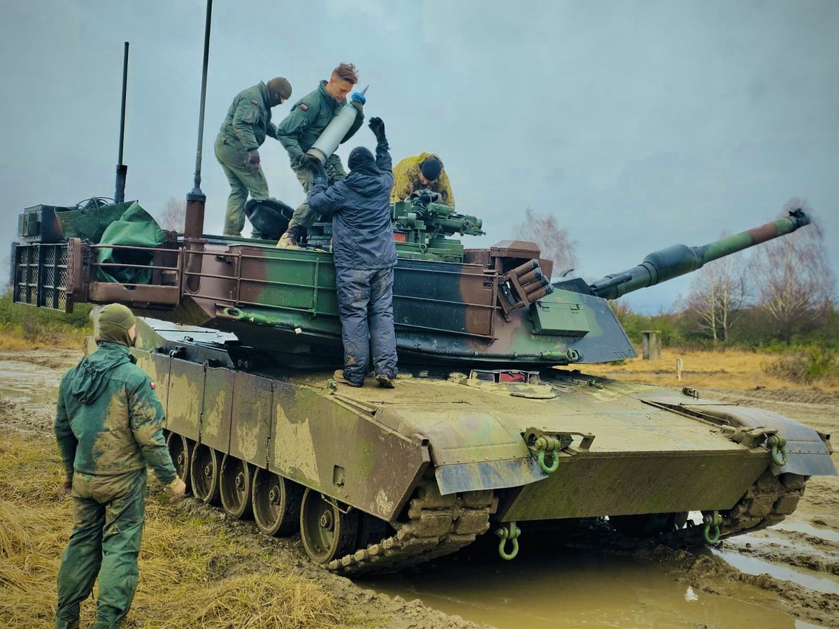 1WBPanc's tweet photo. „Abramsowe piątki” - ciąg dalszy🤙🏻

W #AkademiaAbrams trwa ostatni element szkolenia uzupełniaj��cego na 🇵🇱 czołgi M1A1 #Abrams.  W #Biedrusko zakończył się LFAST czyli Live-Fire Accuracy Screening Test (skalowanie armaty czołgu). https://t.co/pcqsPUX9Hw