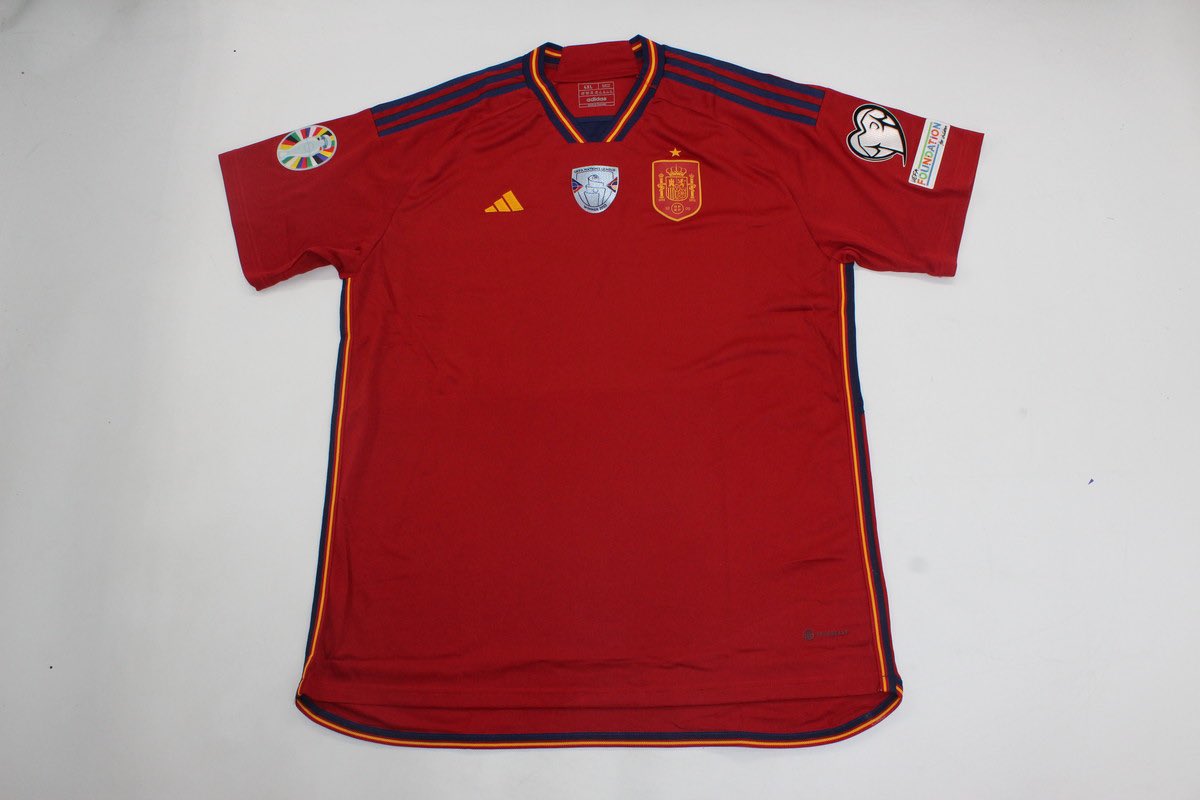 Hispadrops's tweet photo. Ya está aquí la #EURO2024 🤩 y para celebrarlo te traemos la camiseta de ESPAÑA con la que ganaremos esta #eurocopa 🔝🏆

Consigue esta camiseta con todos los parches para este torneo‼️✅

Dale RT y háblanos para conseguir la tuya!!📥💣⭐️ https://t.co/uS6VT1CR2x
