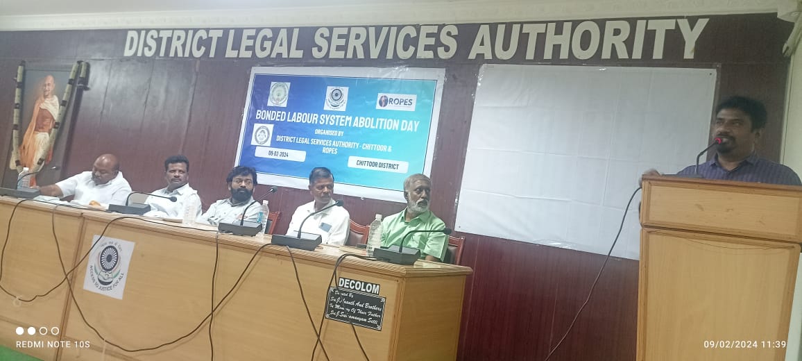 rheadsindia's tweet image. Bonded labour system abolition day facilitated by ROPES in partnership with @IJM &amp;amp; DLSA center, Chittoor. #rheads is in solidarity with victims of #forcedslavery and committed to this cause making #justice accessible to all #bondedlabour #solidarity #humantrafficking