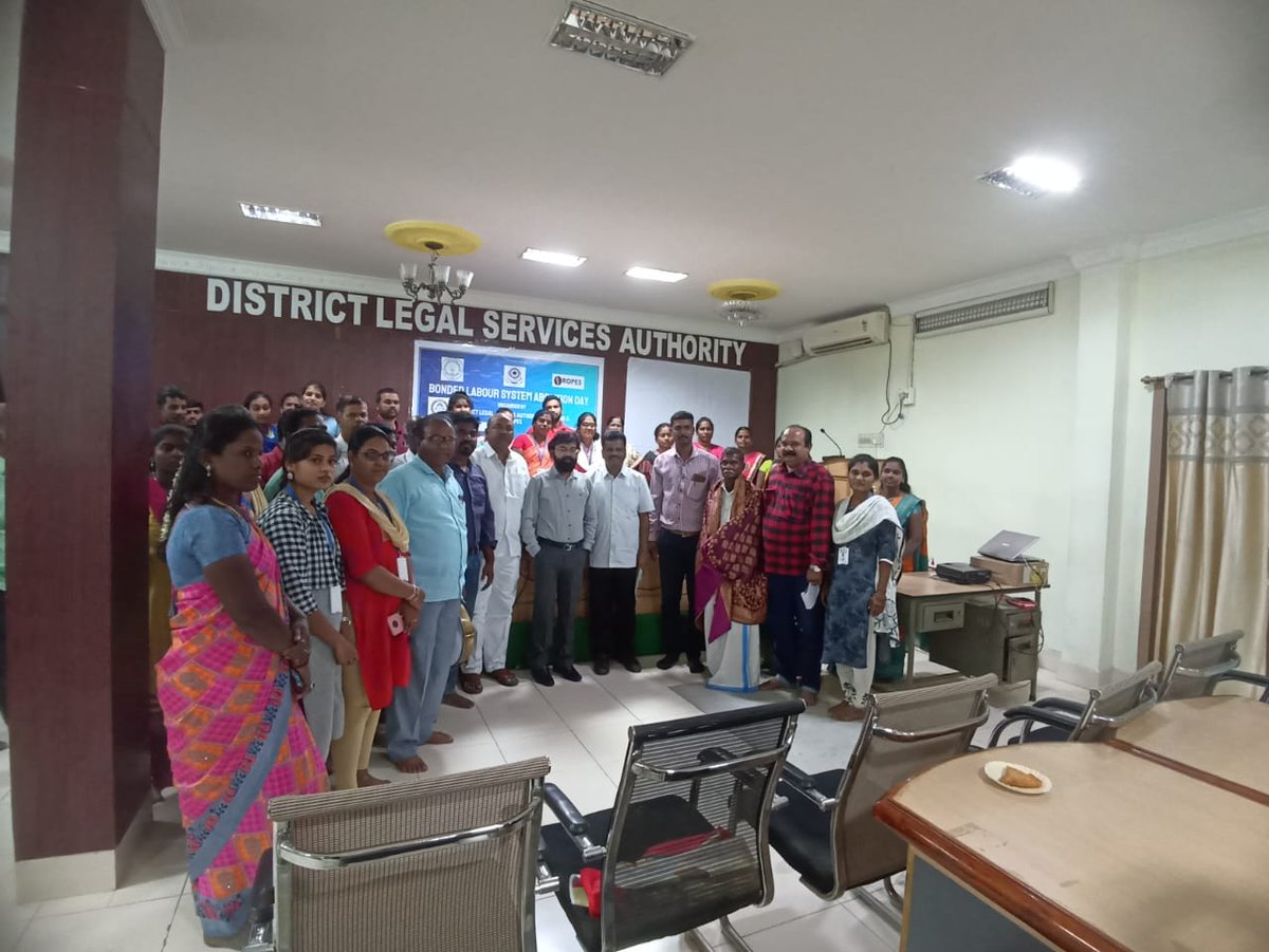 rheadsindia's tweet image. Bonded labour system abolition day facilitated by ROPES in partnership with @IJM &amp;amp; DLSA center, Chittoor. #rheads is in solidarity with victims of #forcedslavery and committed to this cause making #justice accessible to all #bondedlabour #solidarity #humantrafficking
