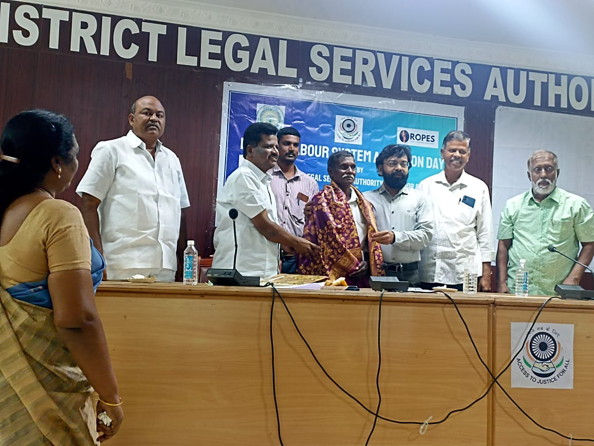 rheadsindia's tweet image. Bonded labour system abolition day facilitated by ROPES in partnership with @IJM &amp;amp; DLSA center, Chittoor. #rheads is in solidarity with victims of #forcedslavery and committed to this cause making #justice accessible to all #bondedlabour #solidarity #humantrafficking