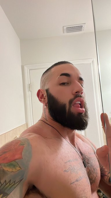 Enough dicks and holes on my timeline,  Let&rsquo;s see some face cards! https://t.co/NiT8z7RkW3