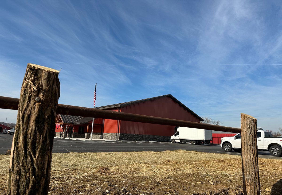 ADMoyerLumber's tweet photo. #FunFact: Our new #Kutztown store has reserved parking for our military #Veterans and a #HitchingPost for our horse-drawn friends.
"If your store doesn't have a hitching post, are you even Berks?" 🤣
#BerksCoPA https://t.co/u5FlhoeliI