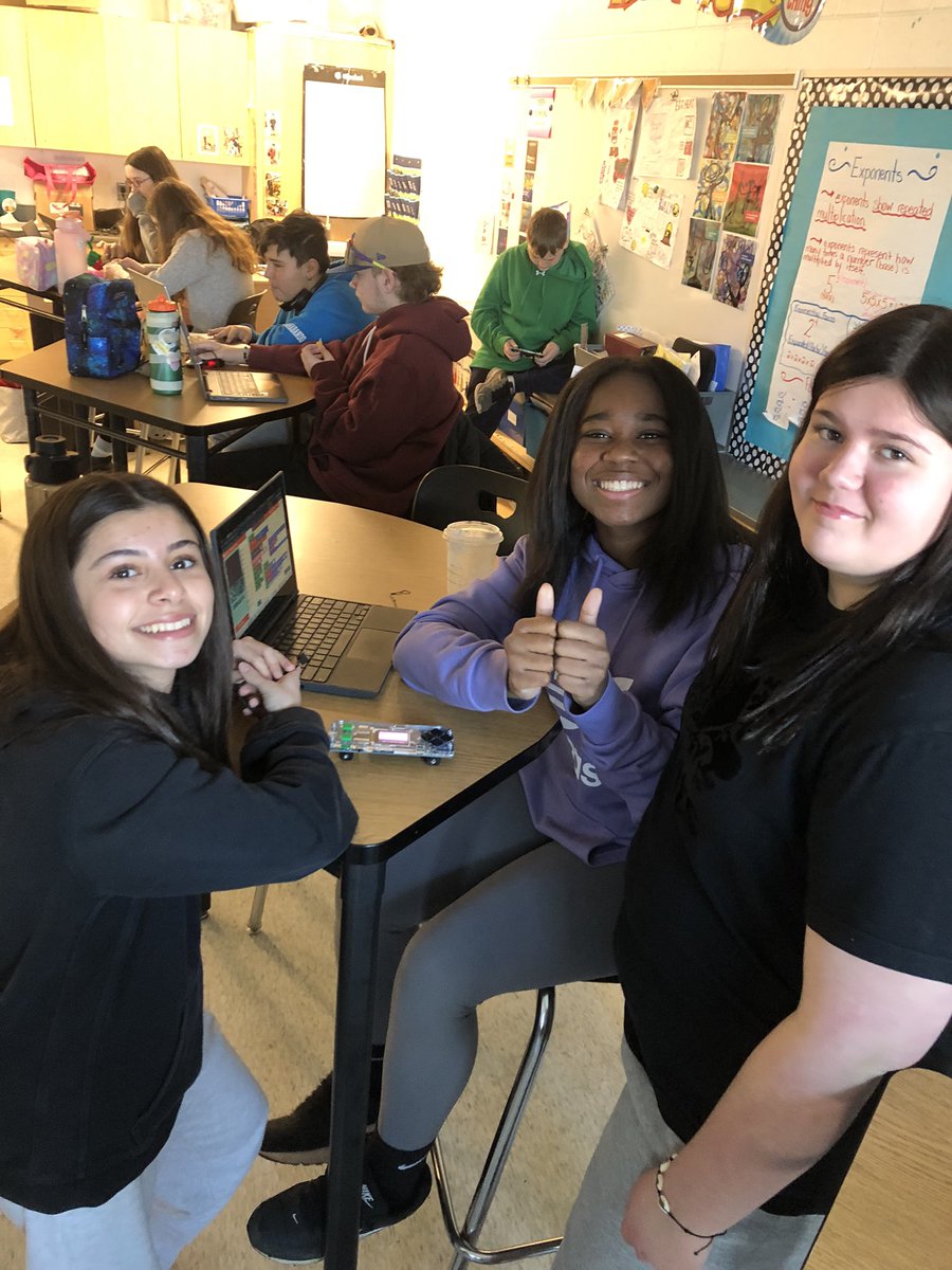 LeandresTania's tweet photo. We are learning how to code and play some very fun retro games! Taking it back to “old school” fun today! @svdptiger @amtupling https://t.co/1MuAn5i0nX