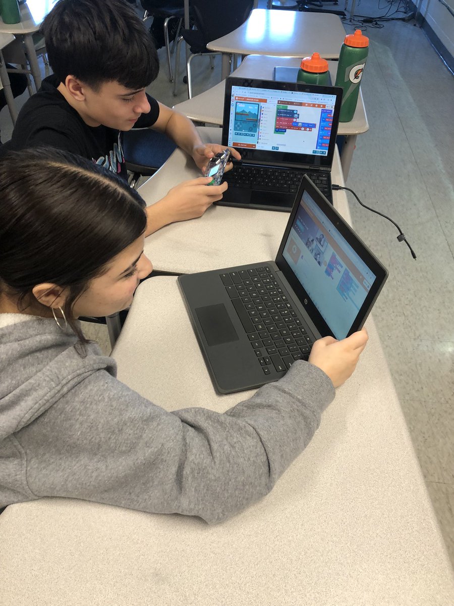 LeandresTania's tweet photo. We are learning how to code and play some very fun retro games! Taking it back to “old school” fun today! @svdptiger @amtupling https://t.co/1MuAn5i0nX