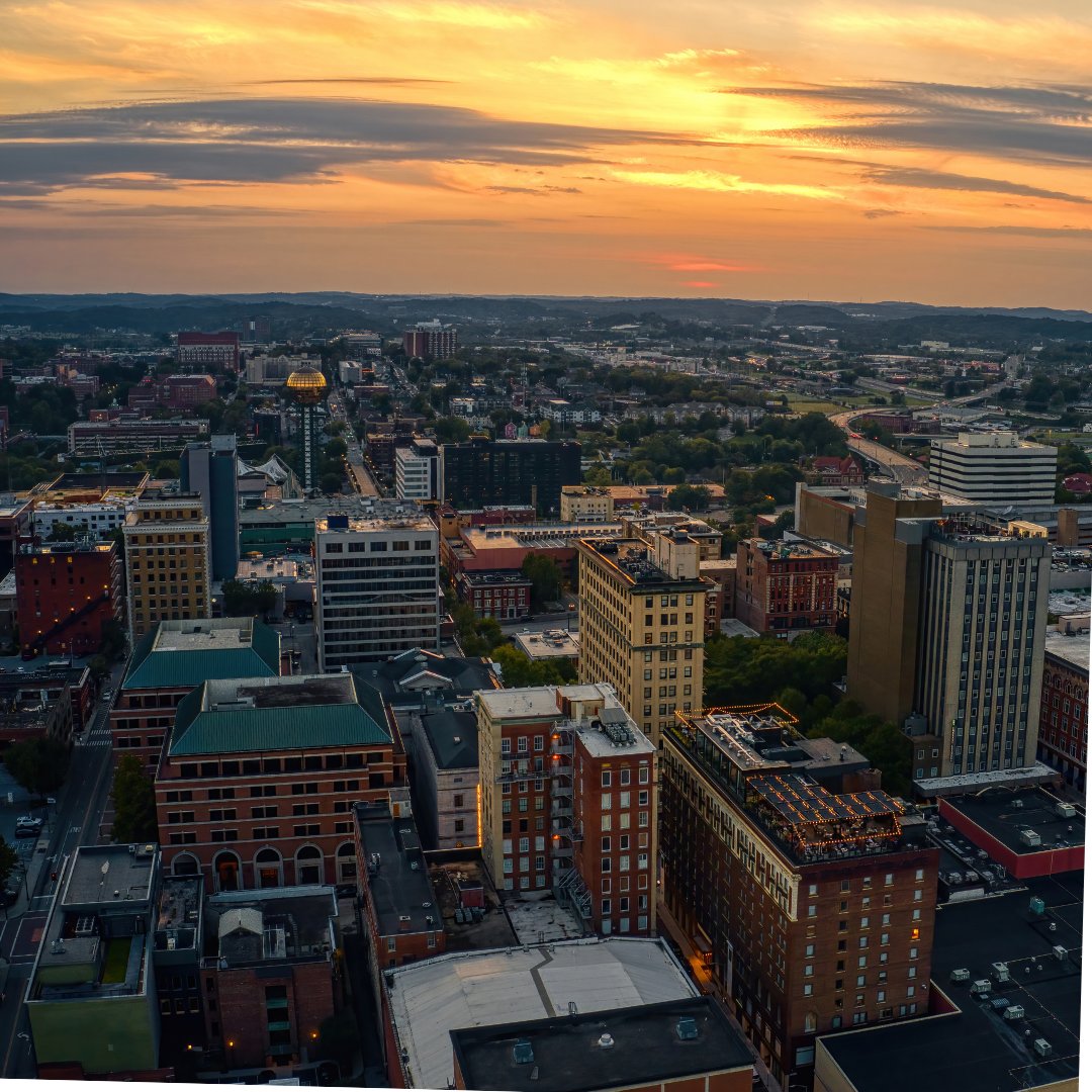 Caring4urblock's tweet photo. We are so honored to serve an area rich in history and so much personality!

#KnoxvilleTN #MarketSquare #865life https://t.co/AgUEBwyxdd