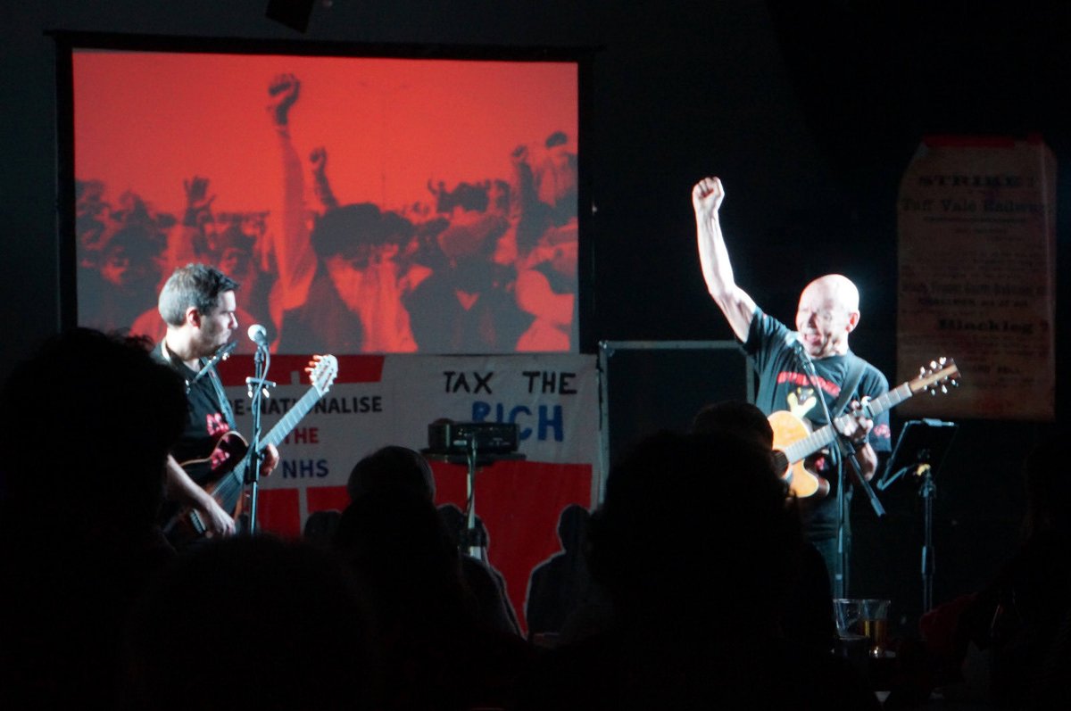 On Friday 16th Feb at 6pm, join us for this *free* online workshop with the amazing <a href="/bannertheatreUK/">Banner Theatre</a>! 🎭

Find out about their roots in political theatre movements and their working methods, from founder and Artistic Director Dave Rogers.

Tickets here! 👇
eventbrite.co.uk/e/banner-theat…