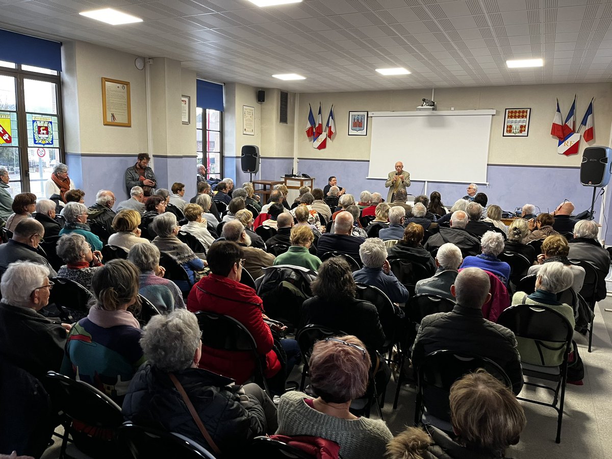 ADMD88's tweet photo. Plus de 100 personnes à la réunion organisée à Gérardmer (Vosges) par
@mgen_88 #LibrePensee @mgenGrandEst @ADMD88 avec le Pr Touraine Pr de Médecine et @ADMDFrance , nous débattons #findevie #directivesanticipees #Aideactiveamourir https://t.co/l9X9n3taWD