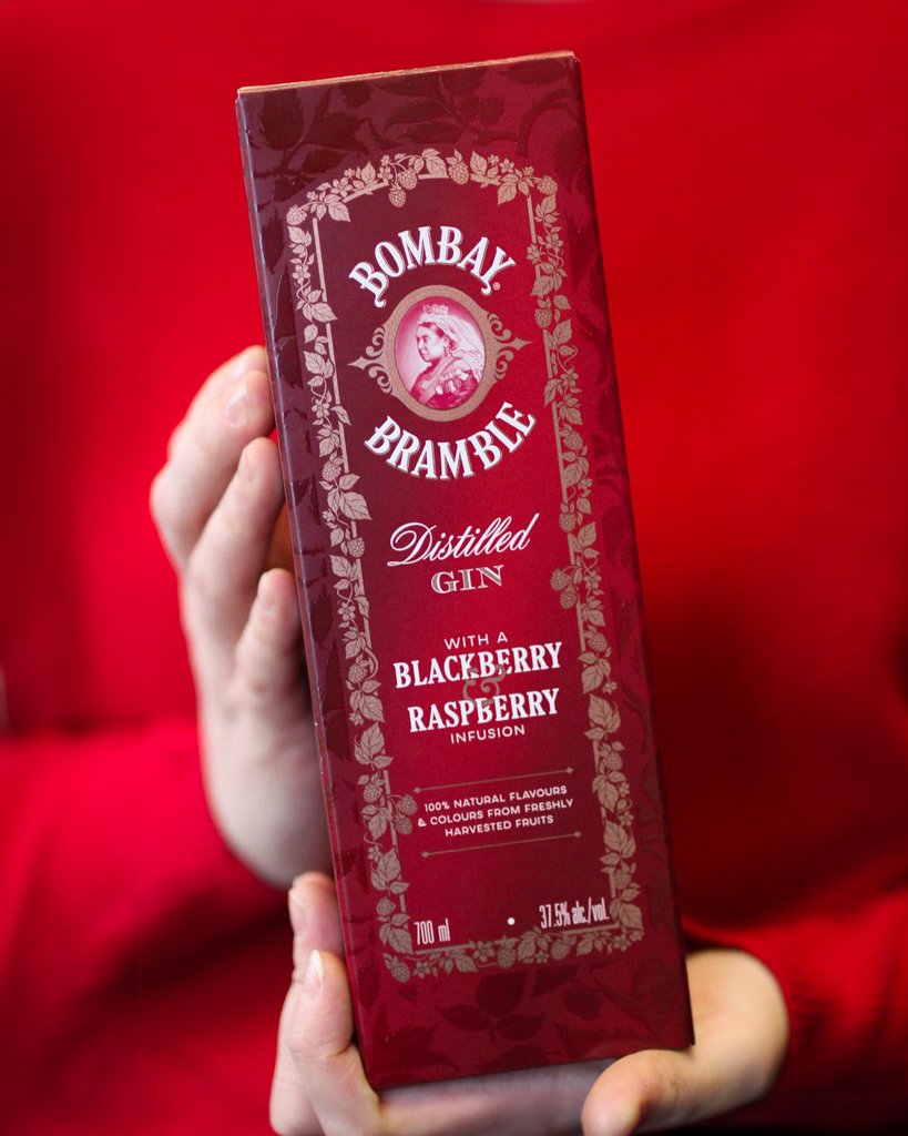homeofbombay's tweet image. Nothing says love like an engraved bottle of #BombayBramble, now available in a branded gift box 🥰

Crafted from freshly harvested raspberries &amp;amp; blackberries, this delicious fruit infusion is the perfect #Valentine’s gift.

Order yours online today 👉 bit.ly/3upE21L