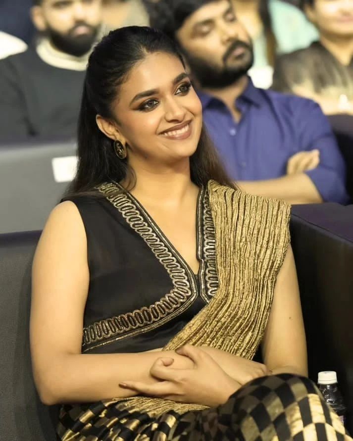 Keerthyicon's tweet photo. Follow me @Keerthyicon 

@KeerthyOfficial 
#KeerthySuresh #keerthyicon #Keerthy #Eagle #lalsalam #KeerthySureshhot #Samantha #anushkashetty #Trisha #PriyankaArulMohan #PriyankaMohan #AnupamaParameswaran https://t.co/HqDN11lDKe