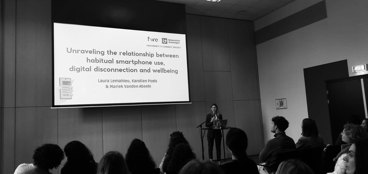 LauraLemahieu's tweet photo. Just came back home from my first conference ever! I had so much fun presenting our work on habitual smartphone use, digital disconnection and wellbeing for such a nice bunch of people! 😊 #etmaal24 https://t.co/s1EY3UNTDo