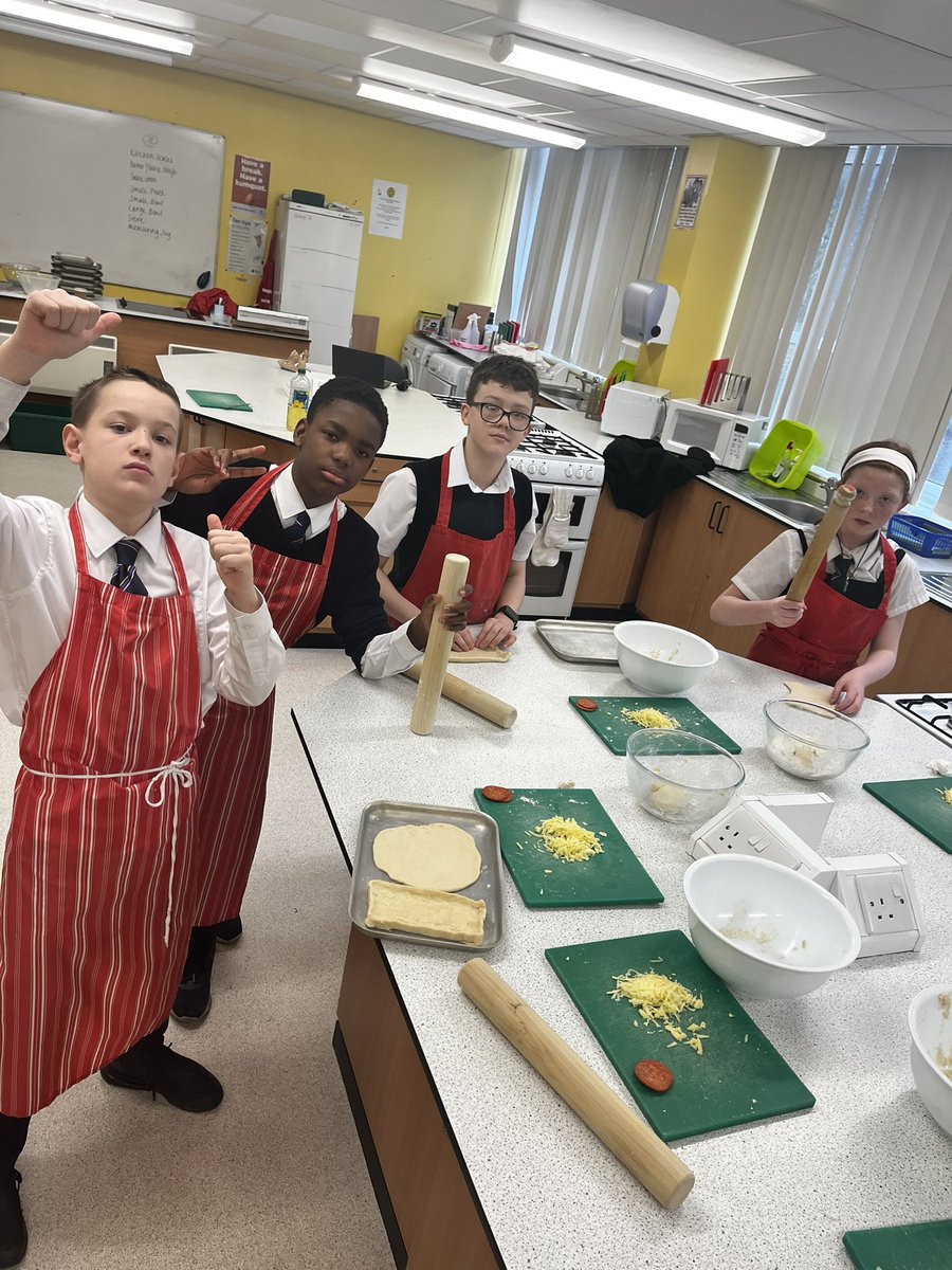 Come dine with us was a huge success this afternoon! ❤️🍕! Valentine’s Day inspired some of our students 😁