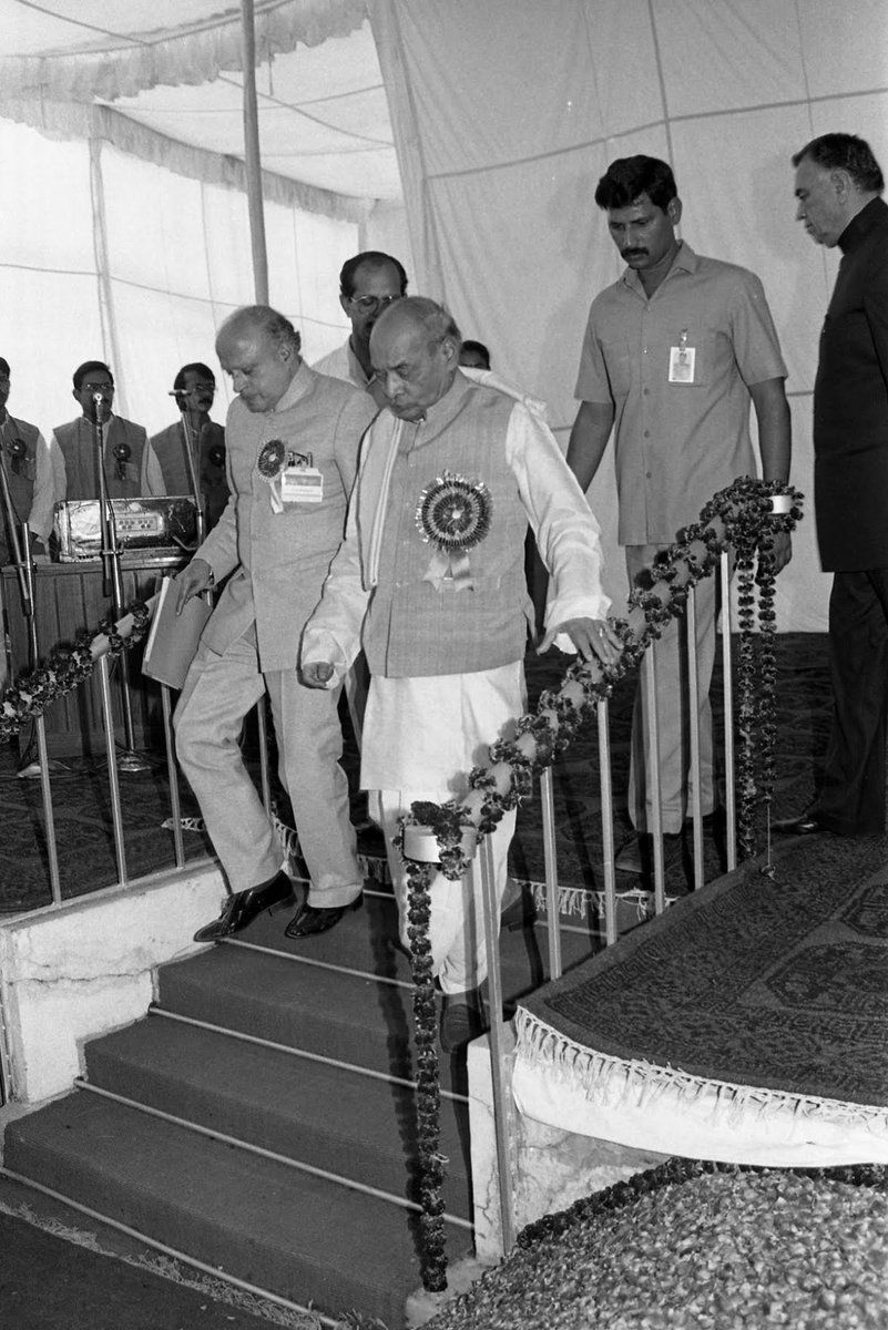 NatureWacher's tweet photo. The #BharatRatna is India’s highest civilian honour
This year’s tally of 5 awardees 1 more than the 4 announced in 1999 is the highest in a single year
 Mr. Advani is the only one who has been awarded in his lifetime
#BharatRatnaPVNR  #BharatRatan  #ElectionResults #Election2024 https://t.co/9OBPA0qg0Z