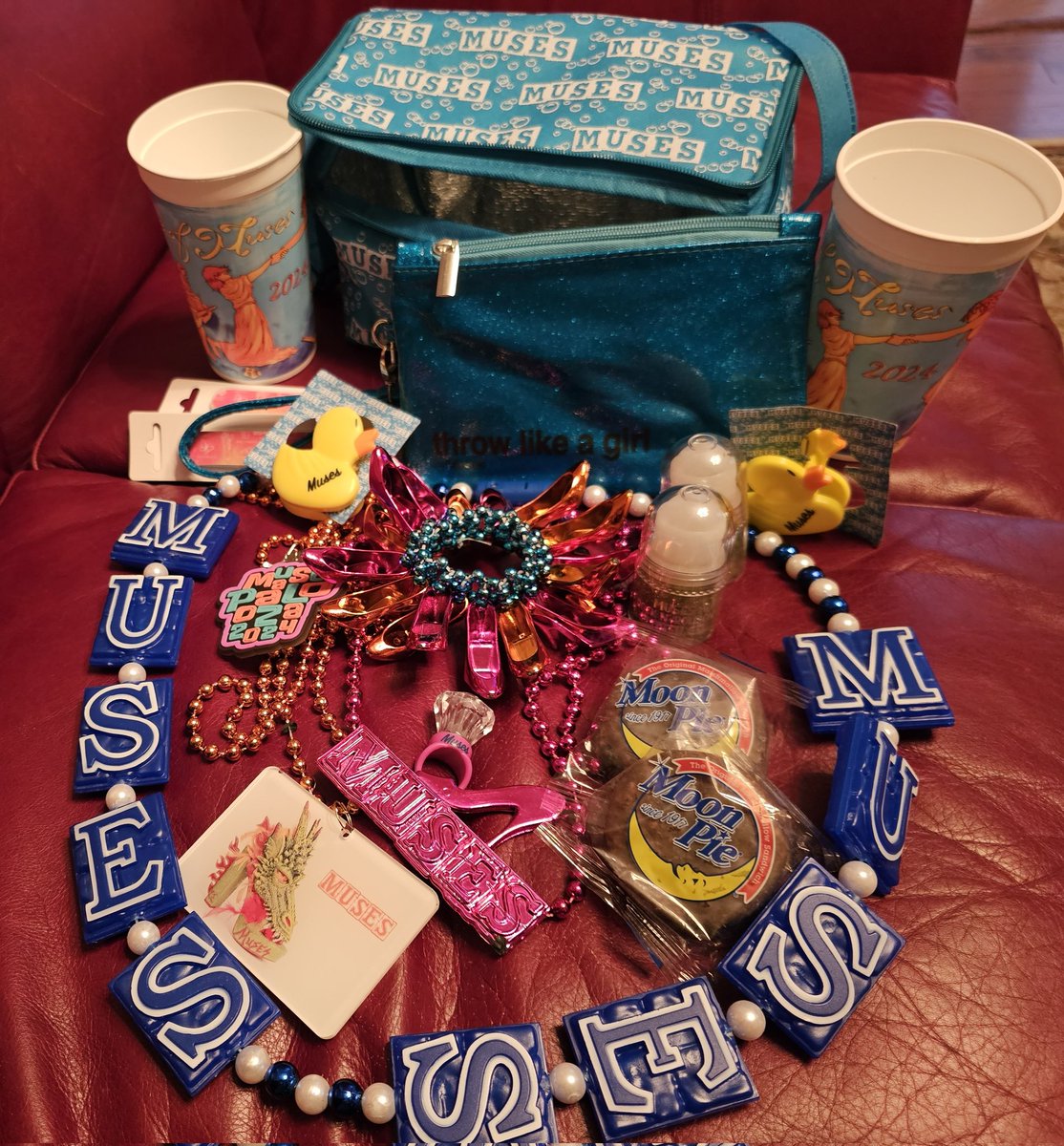 If you are ever feeling sad, my advice is get on a plane and go to the @KreweofMuses parade at NOLA Mardi Gras. I guarantee you will end up smiling, with a bunch of new friends and some fabulous throws. And a Moon Pie as a lagnaippe! #Muses #mardigrasneworleans #NOLA 💜💚💛