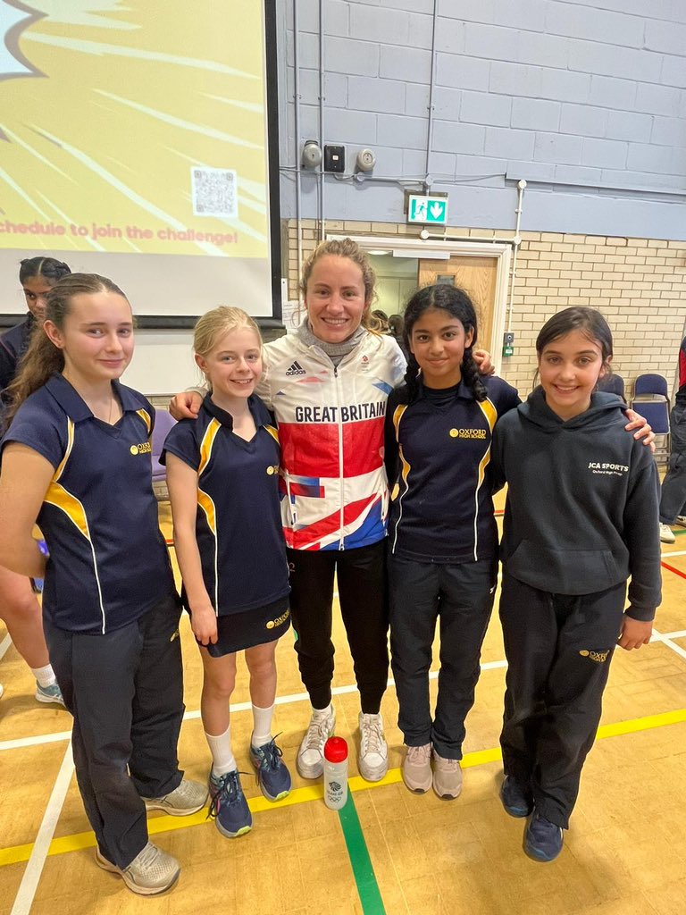 OHS_Sport's tweet photo. How lucky are our scholars to be meeting, hearing from &amp; being coached by so many inspirational elite athletes today. Photographed are some of our scholars with Olympic Gold Medalist (hockey) @SMcCallin &amp; Watford footballer @ameiwald2 . #Scholars #TeamOHS💙💛 @MintridgeFDN @GDST https://t.co/IrtDrEs82U