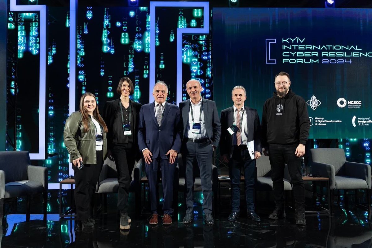 aerorozvidka's tweet photo. 🌐  Руслан Прилипко, керівник напрямку C2IS ГО «Аеророзвідка» в рамках першого Київського міжнародного форуму з кібербезпеки взяв участь у панельній дискусії «РОЗВИТОК ІННОВАЦІЙНИХ ПРОДУКТІВ В УКРАЇНІ» https://t.co/9qsGzvOao7