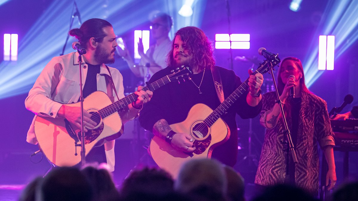 Demain soir, 21h, on sera à <a href="/telequebec/">Télé-Québec</a> pour <a href="/Belleetbumtq/">BELLE&BUM</a>. On va chanter, entre autres, 𝗦𝗼𝘂𝘀 𝗹𝗲 𝗺𝗲̂𝗺𝗲 𝘁𝗼𝗶̂𝘁. 😃😃

Photos : Claude Dufresne
