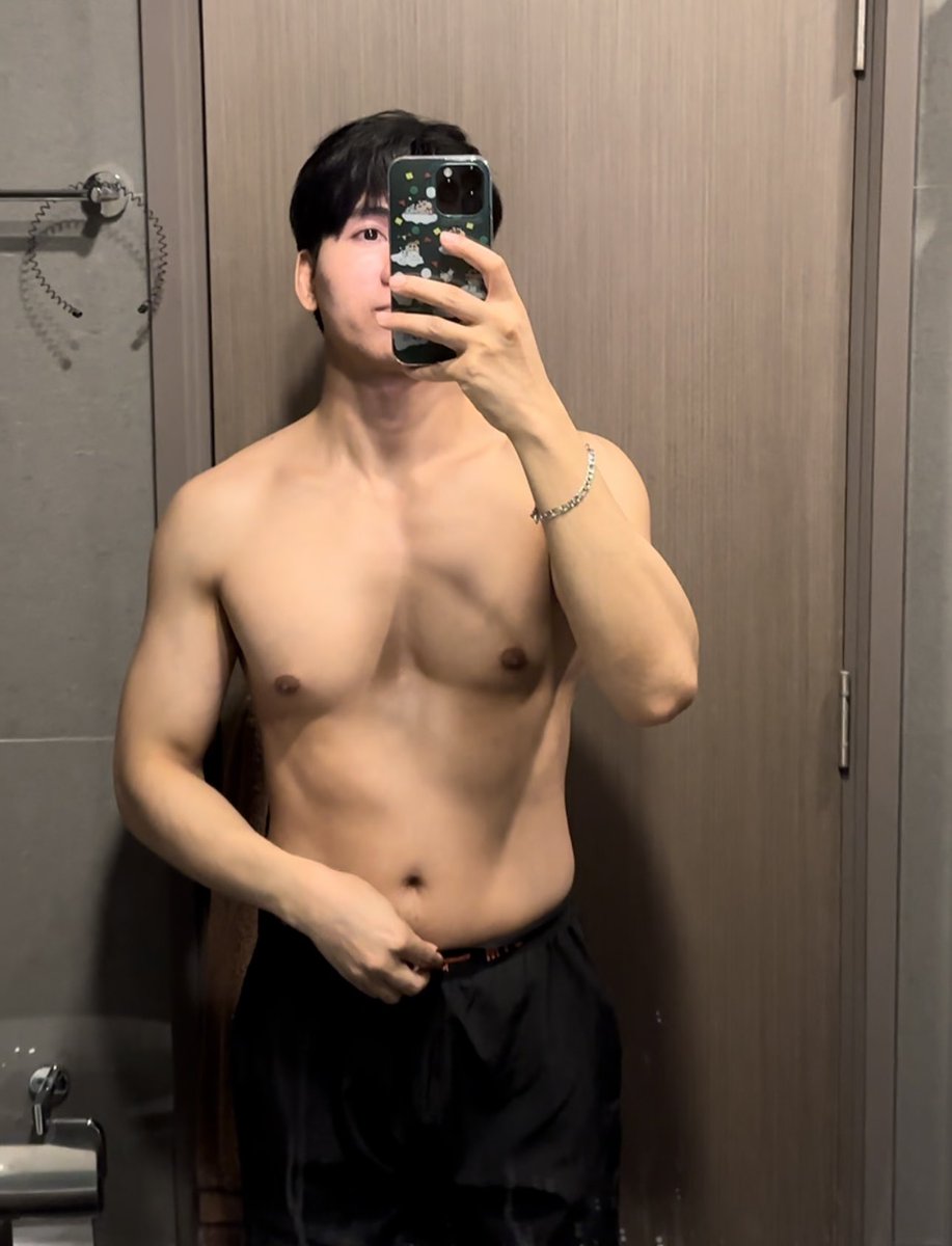 pakk_k's tweet photo. อาบน้ำ....นอน 🦖📸 https://t.co/h8s39HuZ28