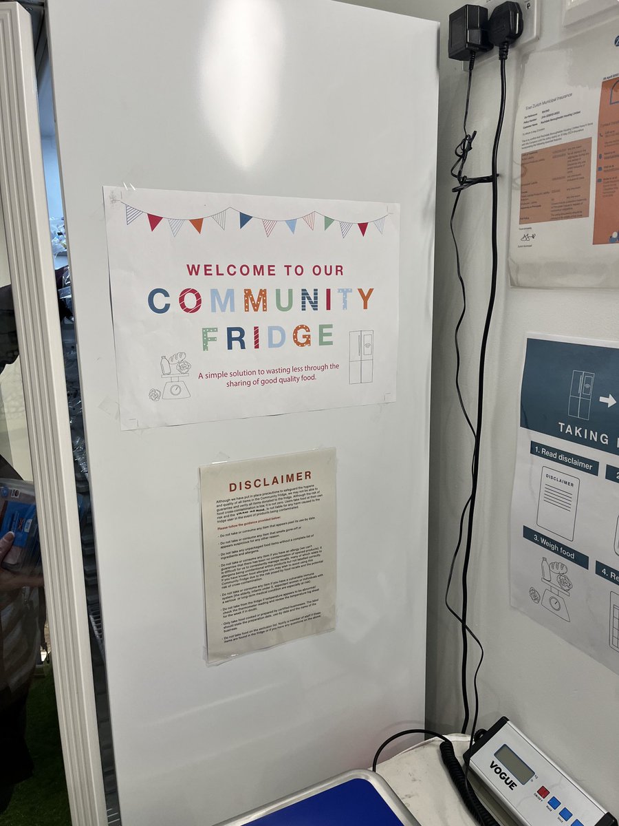 Juliedurrant25's tweet image. So excited 🤩 to visit the FIRST ever #Rochdale #CommunityFridge thanks to ⁦@rbhousing⁩ efforts based in The Strand, Kirkholt. I managed to drop off a few ⁦@coopuk⁩ goodies to support its development. hubbub.org.uk/community-frid…
