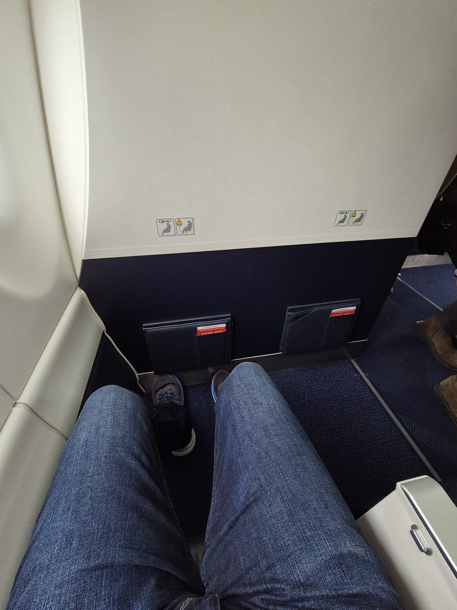 Et c'est parti sur la 1601 avec <a href="/AirFranceFR/">Air France FR</a> <a href="/youtripreport/">✈️ YouTripReport ✈️</a>