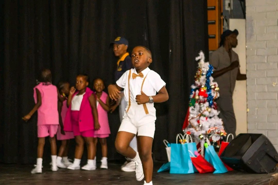 UnKnwn_pictures's tweet image. Delayed post

Graduation day 📷📸
Photographer X Samkelo Un-knwn Manaba

#canonphotography_official
#unknwnpictures
#Canonrsa
#photography
#SAMA28
#ekasithroughmyeyes