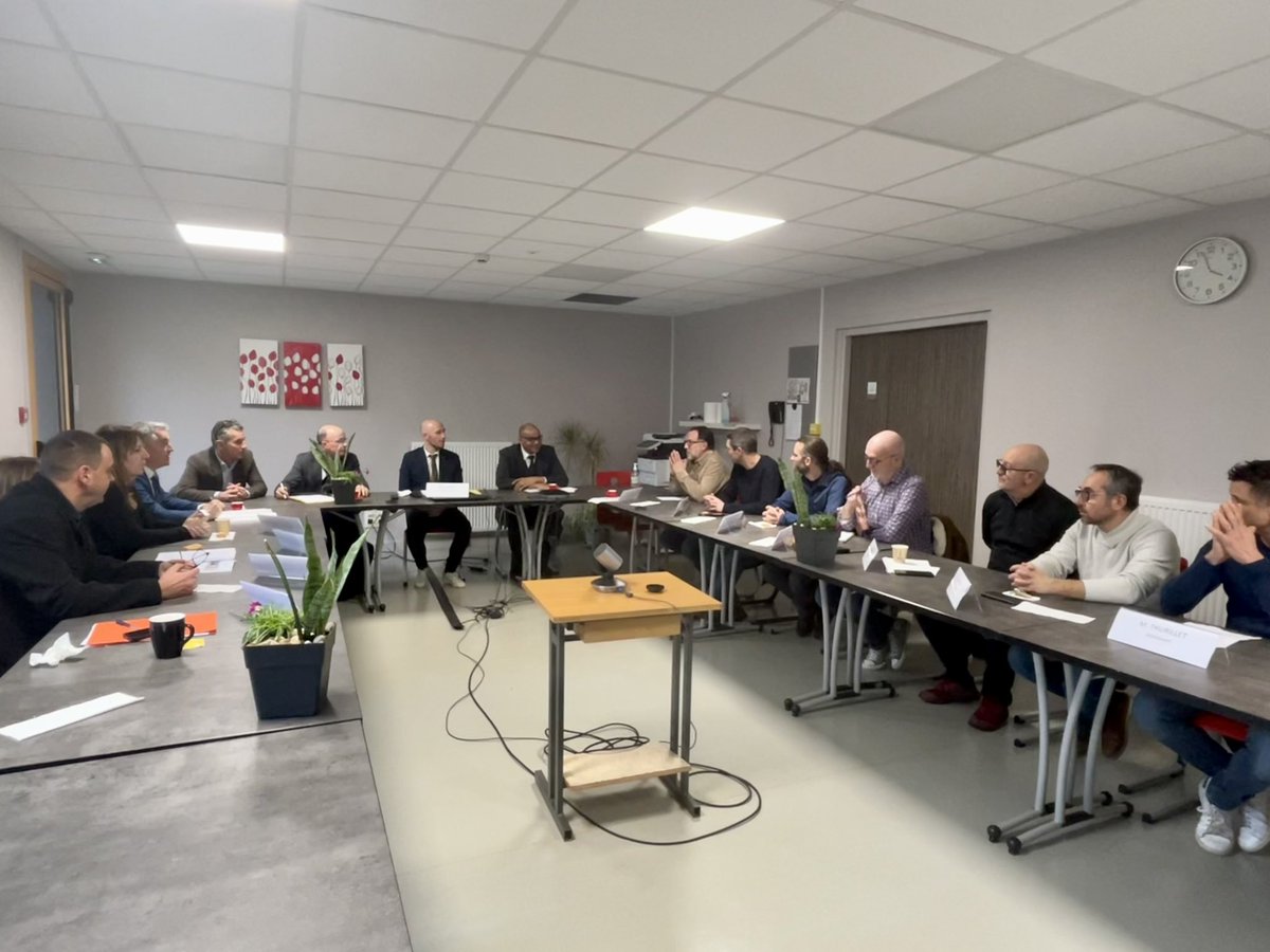 Le recteur @NNgahane est cet après-midi à l'EREA Alain Fournier à Beaune pour rencontrer les élèves et échanger avec les équipes. Visite des ateliers pour la #VoieProfessionnelle et de l'internat, suivie d’une présentation des projets pédagogiques de l’établissement.