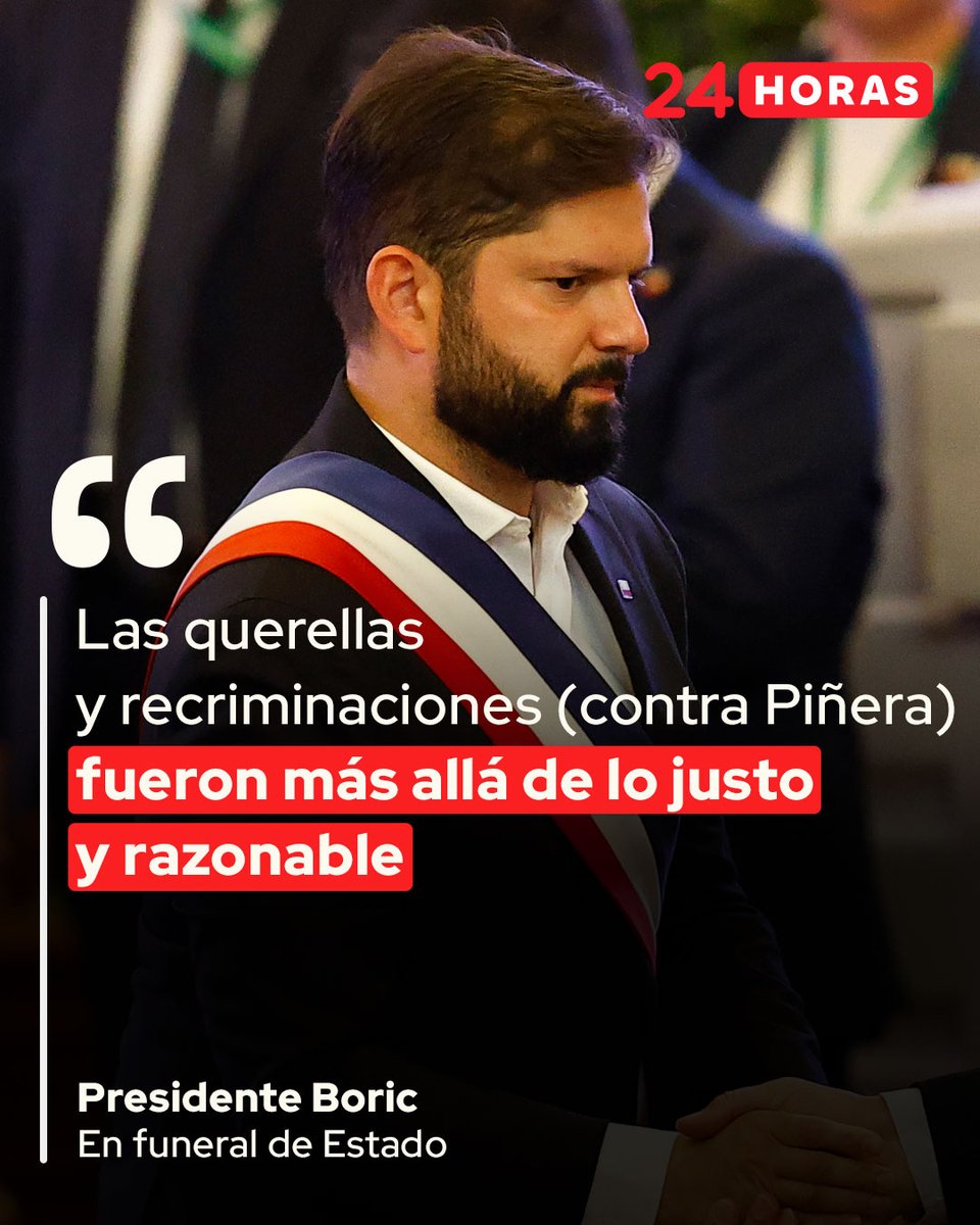 24HorasTVN's tweet photo. ⚫#FuneralDeEstado 

El Presidente @GabrielBoric  participó en el último homenaje al expresidente Sebastián Piñera en la sede del Congreso Nacional en Santiago, destacando que durante sus gestiones en La Moneda "las querellas y recriminaciones fueron más allá de lo justo y razonable" ➡️ https://t.co/dYeUaFdhh5