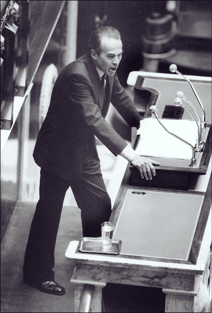 Mamedi_Diarra94's tweet image. 🇫🇷 #RobertBadinter, artisan de l'abolition de la peine de mort, militant pour les libertés &amp;amp; l'#égalité, #humaniste, intellectuel; contre l'homophobie, soutena suppression du délit d'homosexualité; agit pour la justice des mineurs &amp;amp; préserver l'#enfance
👏 francetvinfo.fr/culture/patrim…