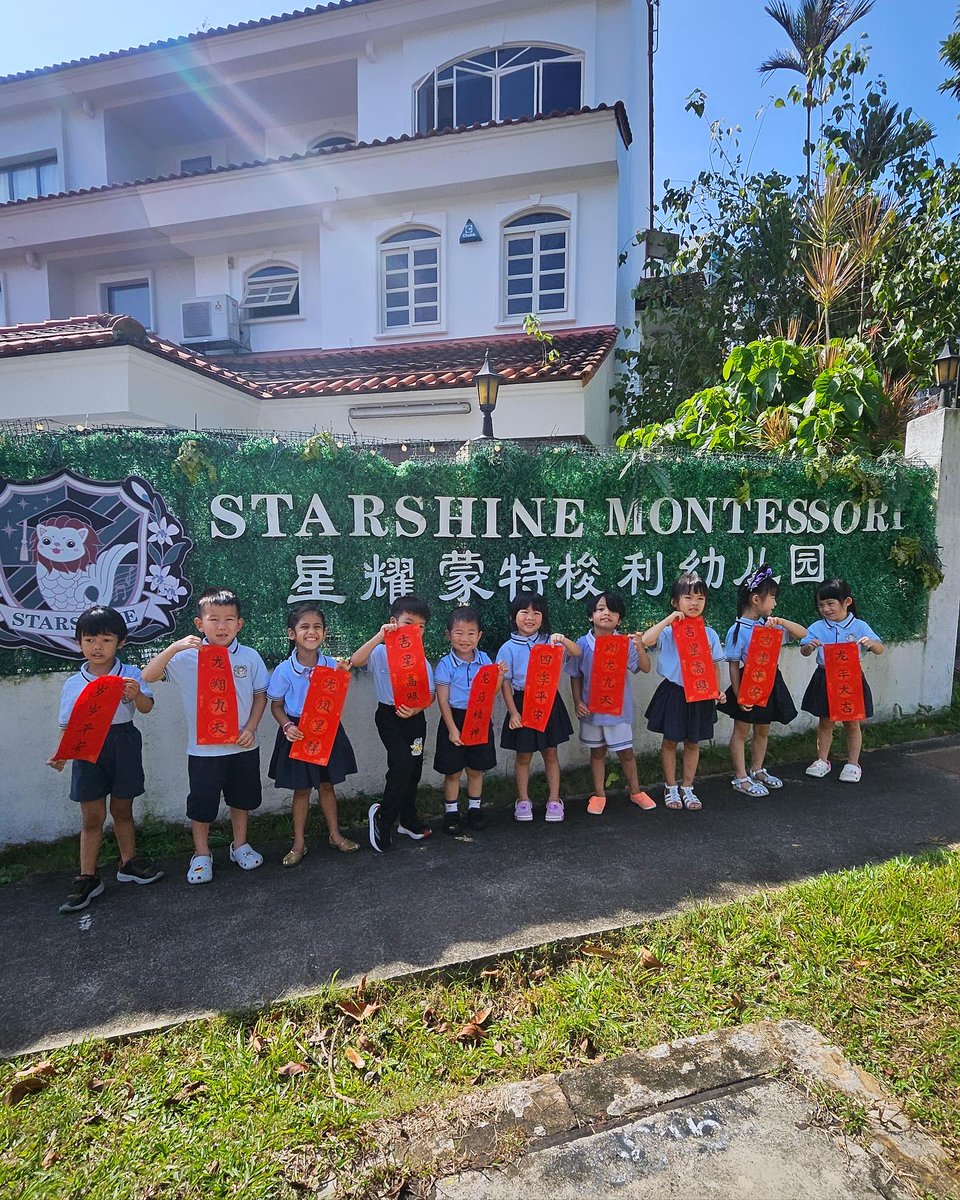 starshinemontes's tweet photo. Sharing #LunarNewYear joy! 🧧🎉 Our little ambassadors from  #StarshineMontessori gifted ‘春联’ to neighbours, embracing the spirit of  giving and community warmth. 💖🏘 #CommunitySpirit #AuspiciousBeginnings https://t.co/mSMLMCuTw2