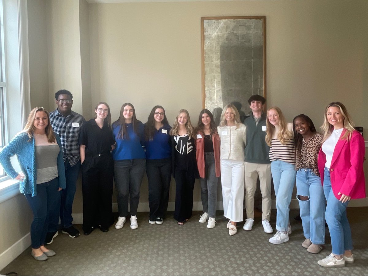 imartinsworld's tweet photo. @MidloHeritage Student Council at Highland Park's Student Council @racetoendracism Annual Leadership Conference. Students were able to hear @KenNwadikeJr with @FreeHugsProject on promoting peace and bridging cultural diversity. #changeheartthroughaction https://t.co/7c5x8T8g6T