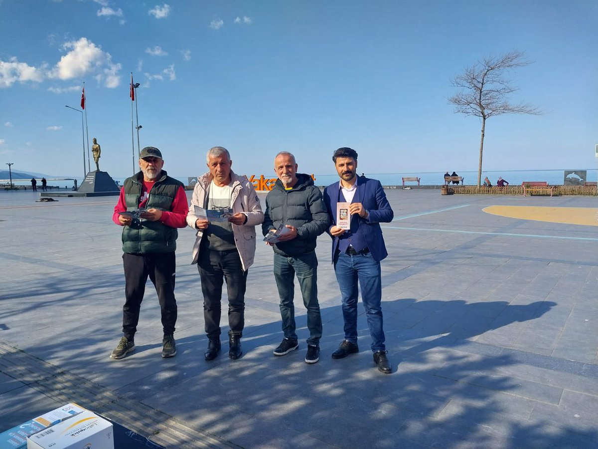 9 Şubat Dünya Sigara Bırakma gününde Sayın Kaymakamımız Salih AYDIN’ın da katılımıyla, İlçemiz Toplum Sağlığı Merkezi tarafından Yakakent Cumhuriyet Meydanı’nda halka yönelik bilinçlendirme çalışmaları yapılmıştır.