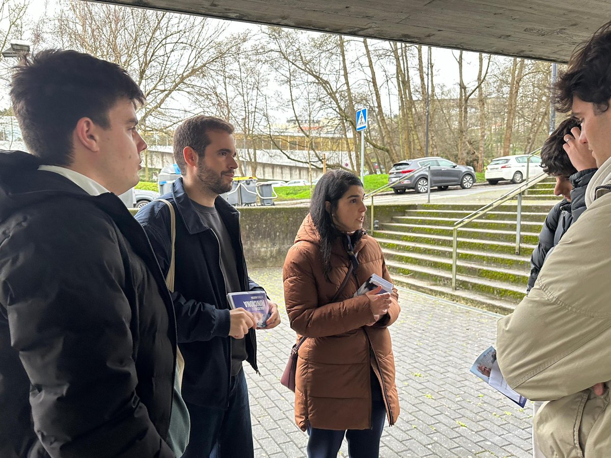 nnggcoruna's tweet photo. 💙 Con nuestra candidata @nazarethcg y nuestro concejal @csanclaudio visitamos la @udc_oficial 

Los jóvenes somos el futuro y Galicia tendrá la matrícula gratuita en todas la universidades 

VOTA @alfonsoruedagal 
✅ #GaliciaFunciona https://t.co/vWNPgvL6vM