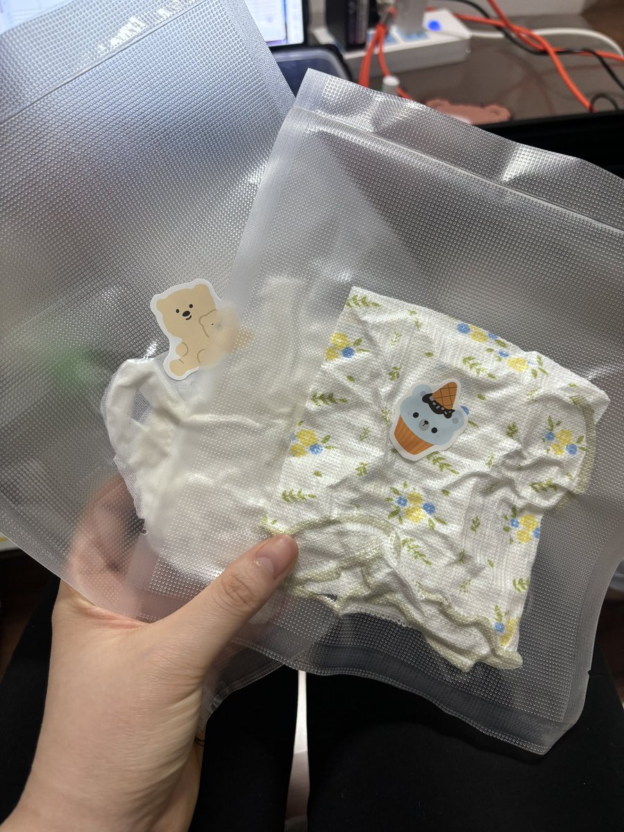 Aining0096's tweet photo. 新春快乐🥳🥳可可鸭又又又爆福利啦
继续满足你们这些小狗狗🐶
（一条内内、一条丝、一双袜袜���一件内衣、重口任选一）
要求：转发➕关注➕点赞
以上均包邮！🎆
#原味 #原味卖家 #原味抽奖 #重口原味 https://t.co/dBXQeLfRK5