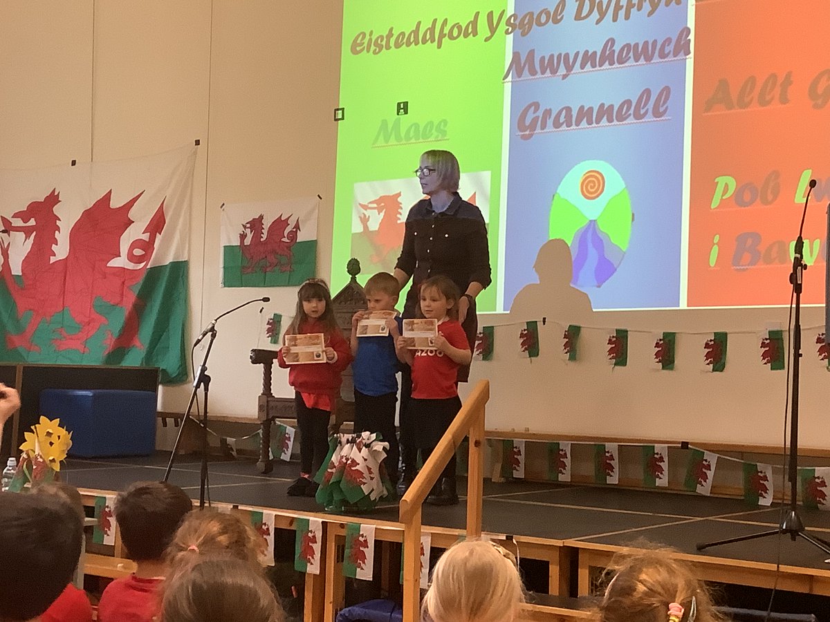 Ysgol DyffrynCledlyn tweet media