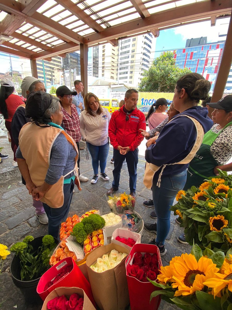 QuitoComercio's tweet photo. ✅#QuitoProductivo | Realizamos inspección de los mercados: La Floresta, Vicentina, San Juan y Toctiuco, para el correcto uso de los espacios y constatar las necesidades de cada uno de los centros de comercio. Trabajamos para transformar el comercio en beneficio de la gente.🫶🏼 https://t.co/VzrrP3diHs