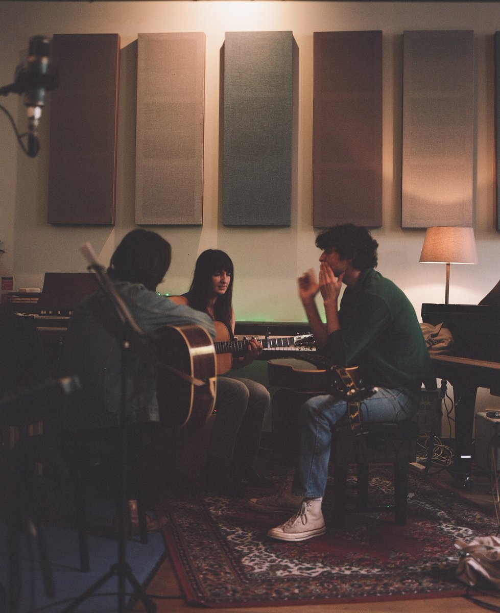 “Perfect Dark” with <a href="/Flyteband/">Flyte</a> is out now. A take on a song from their stunning new record. Nick and Will are some of my favorite musicians/songwriters of today, and I felt so lucky to be invited into their orbit for this one🖤 Listen/watch: flyte.ffm.to/perfectdark_li…