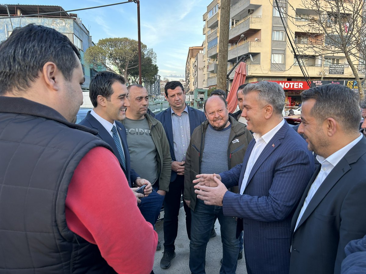 MustafaCanbey's tweet photo. Edremit 1 Nisan sabahı AK Belediyecilik ile tanışmaya hazır ve kararlı. 

#Edremit’imizde İlçe Belediye Başkan Adayımız @muhammedvurmaz, ilçe Başkanımız @EkremUmutlu ve kıymetli AK teşkilatımız ile birlikte Sanayi Sitesi esnaflarımızı ziyaret ettik. 

Ustalıkları kadar gönülleri de güzel olan sanayi esnafımıza hayırlı işler, bereketli ve bol kazançlar diliyoruz.
